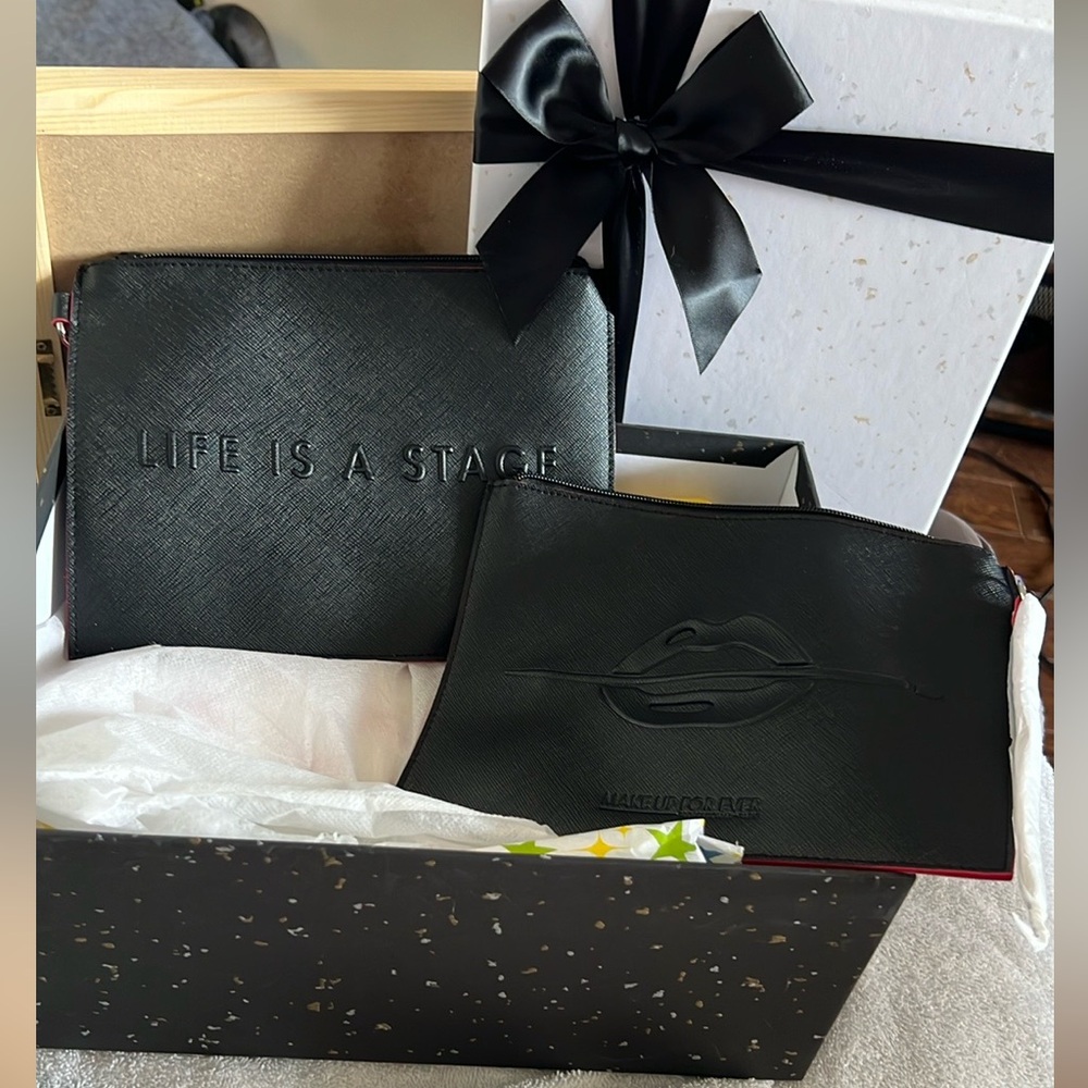 🔖 Rare* Make Up Forever | Black Makeup Pouch Set with Embossed Designs